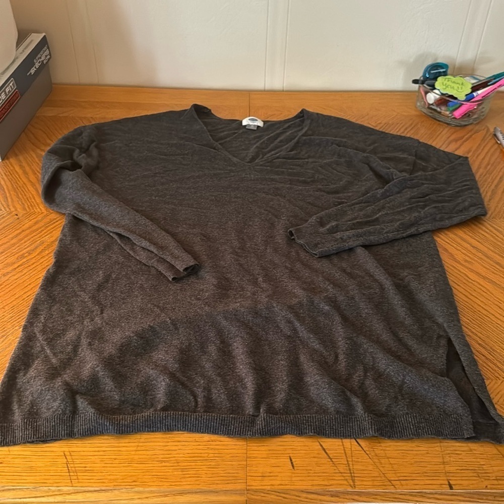 Old Navy V neck long sleeve shirt